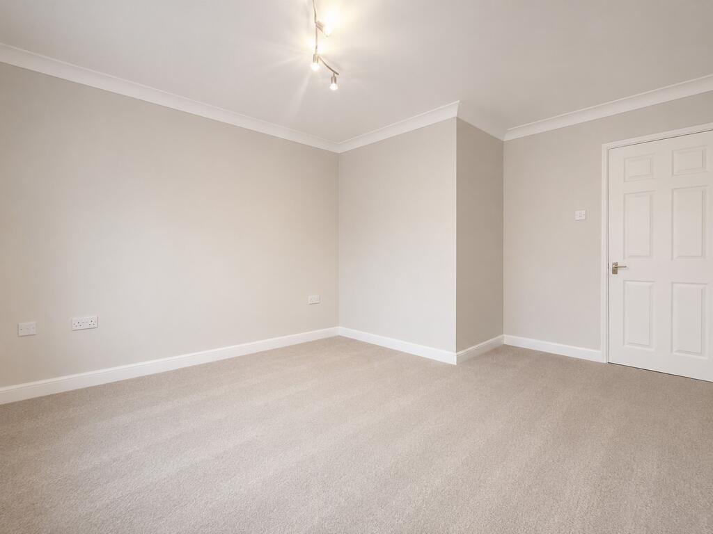 277 Whitworth Road, Swindon, Wiltshire photo 3