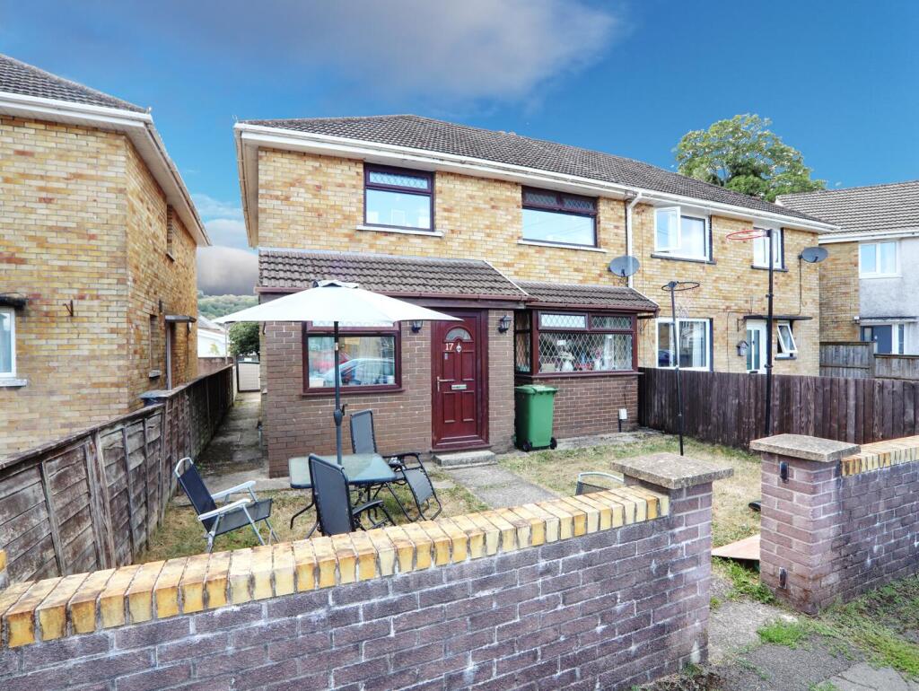 4-bed house on Ynyscorrwg Road, Pontypridd, £229,500