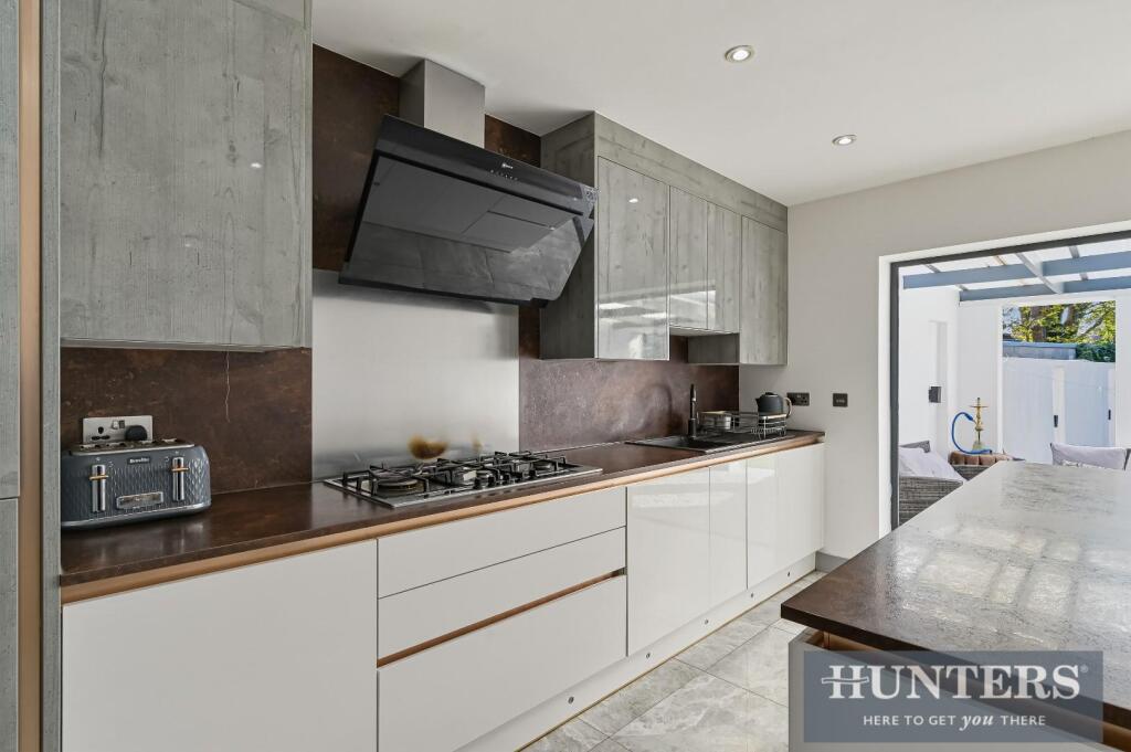 House in London, Heston - View 4