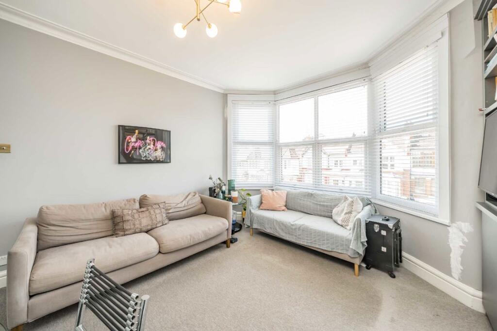 Woodlands Avenue, Finchley - More