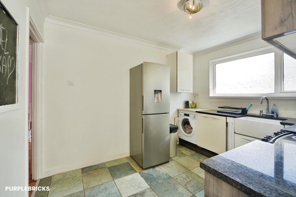 Apartment in Romford - View 2