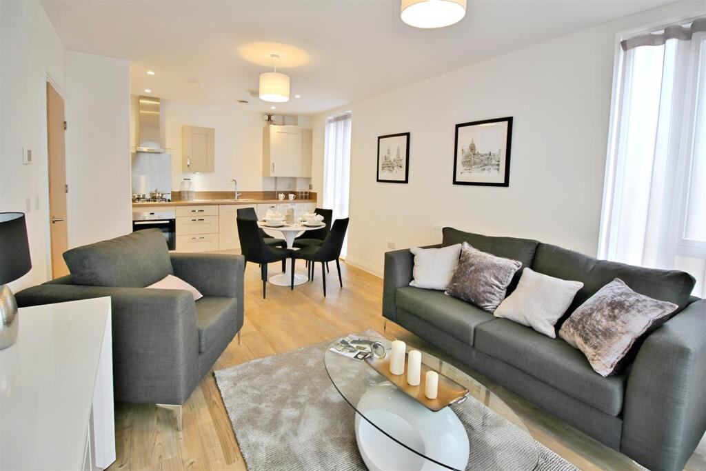 Apartment in North Hertfordshire, Hertfordshire - View 3