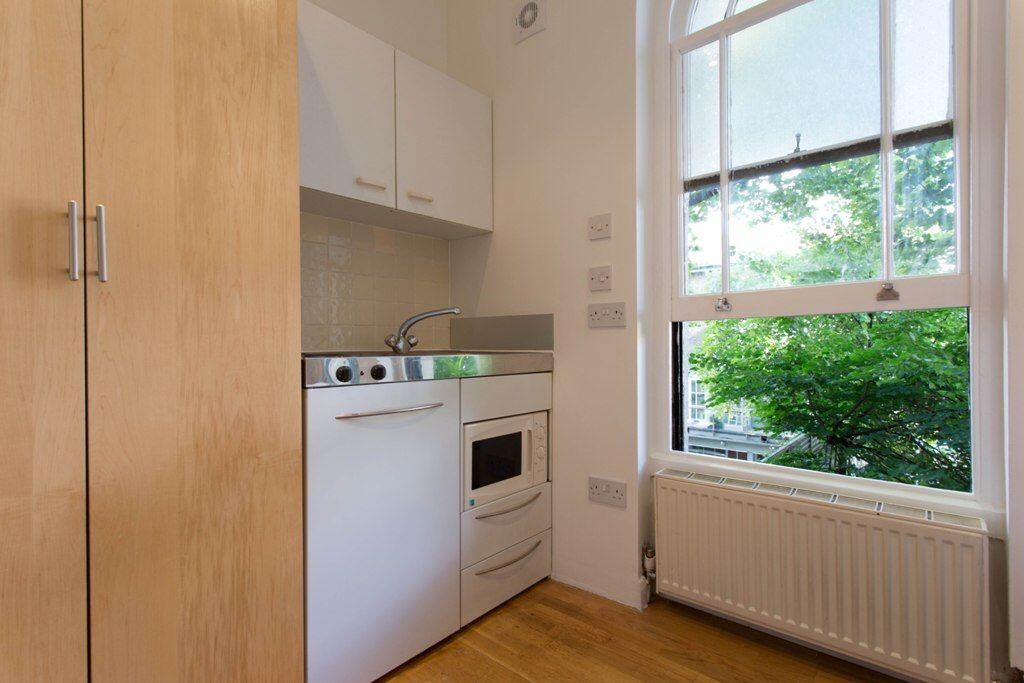 Main image of property: Room 18, 40 Queensborough Terrace, Bayswater