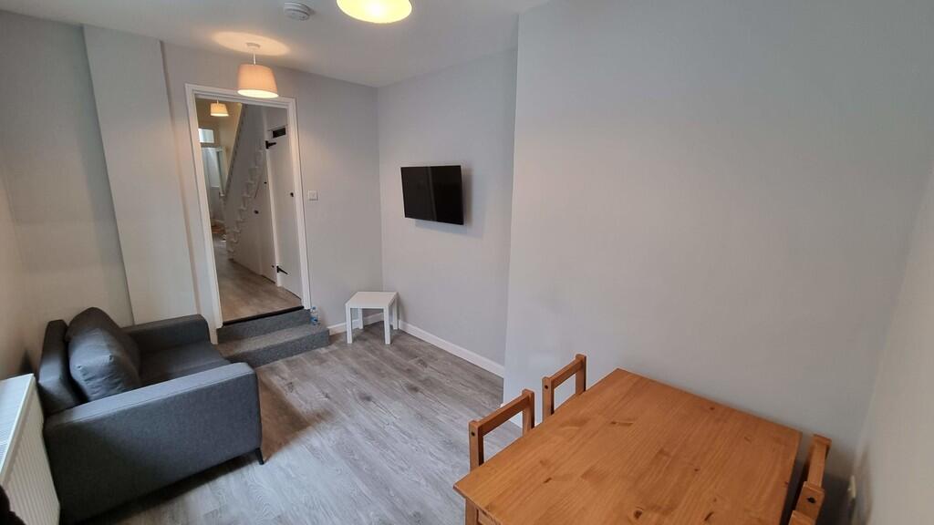 Trematon Terrace, Mutley, Plymouth. 5 bed centrally located HMO, let to professionals. photo 2