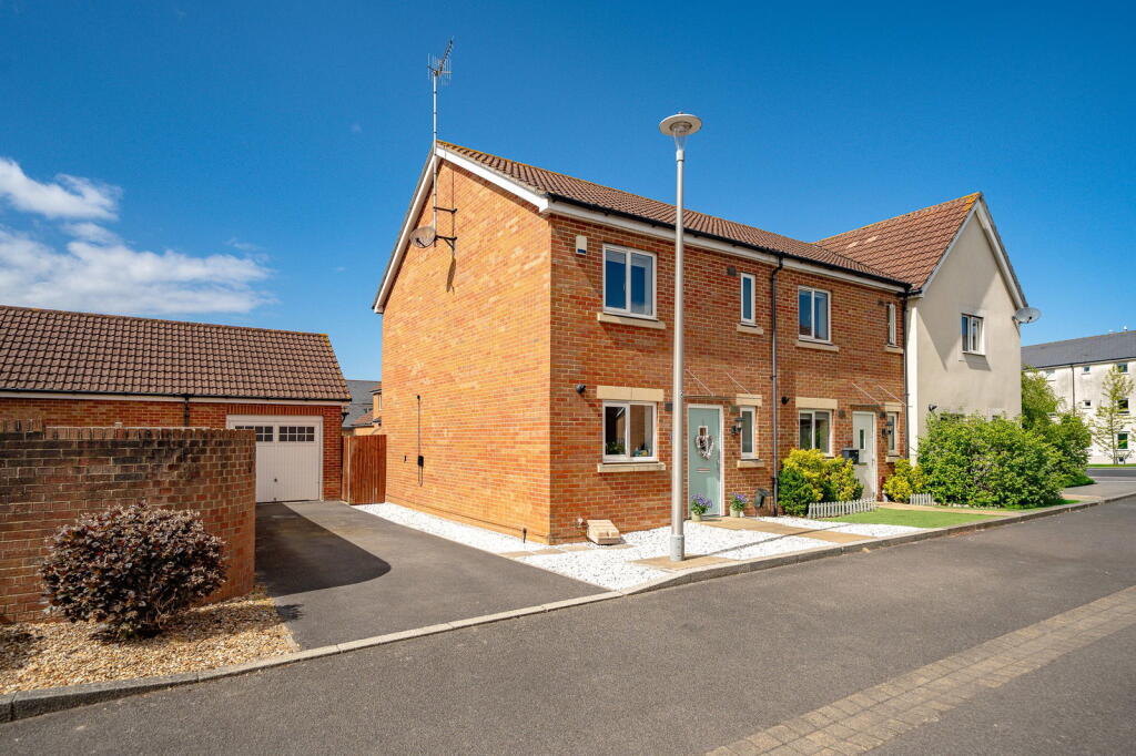 Main image of property: Sparrow Lane, Portishead, Bristol, BS20 7FQ