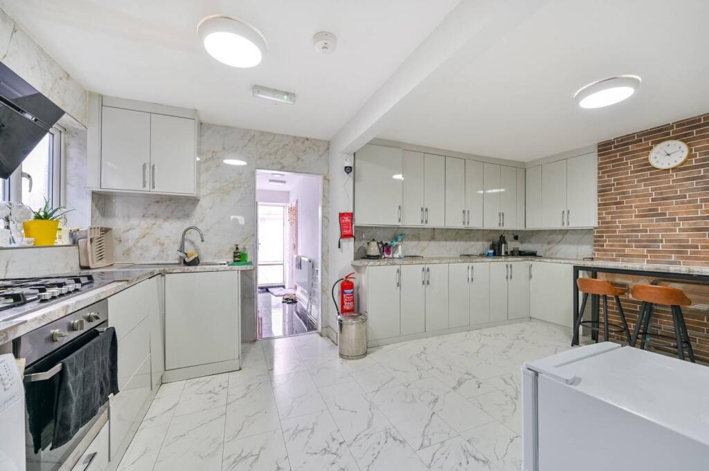 Main image of property: Cambridge Close, Hounslow, TW4