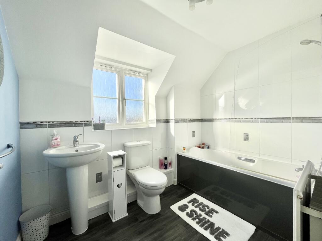 Additional image 23 of Hawks Rise, Yeovil, Somerset - Four Double Bedrooms