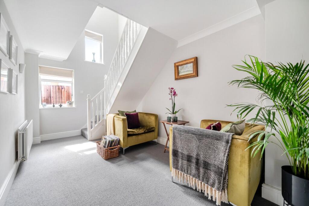 House in Waverley, Farnham - View 5