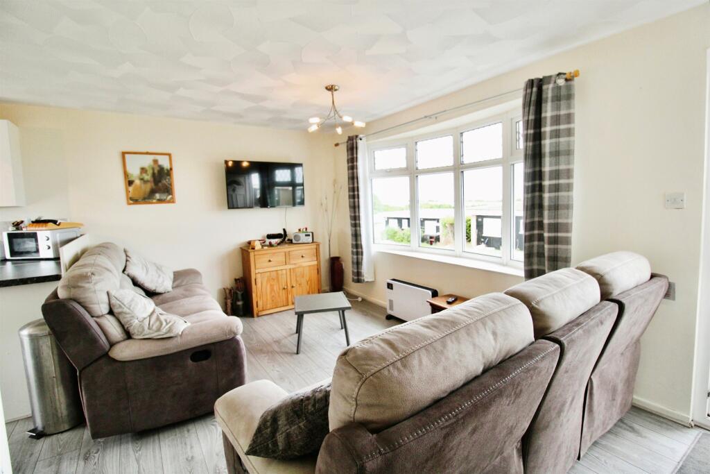 Fort Road, Lavernock, Penarth photo 3