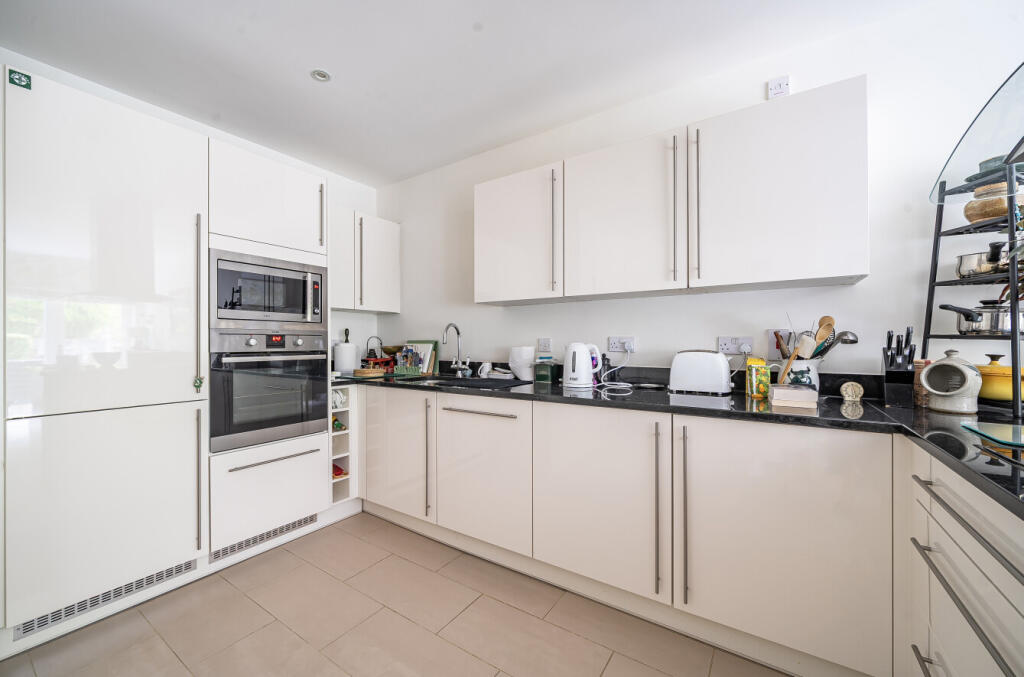 Apartment in Waverley, Haslemere - View 5