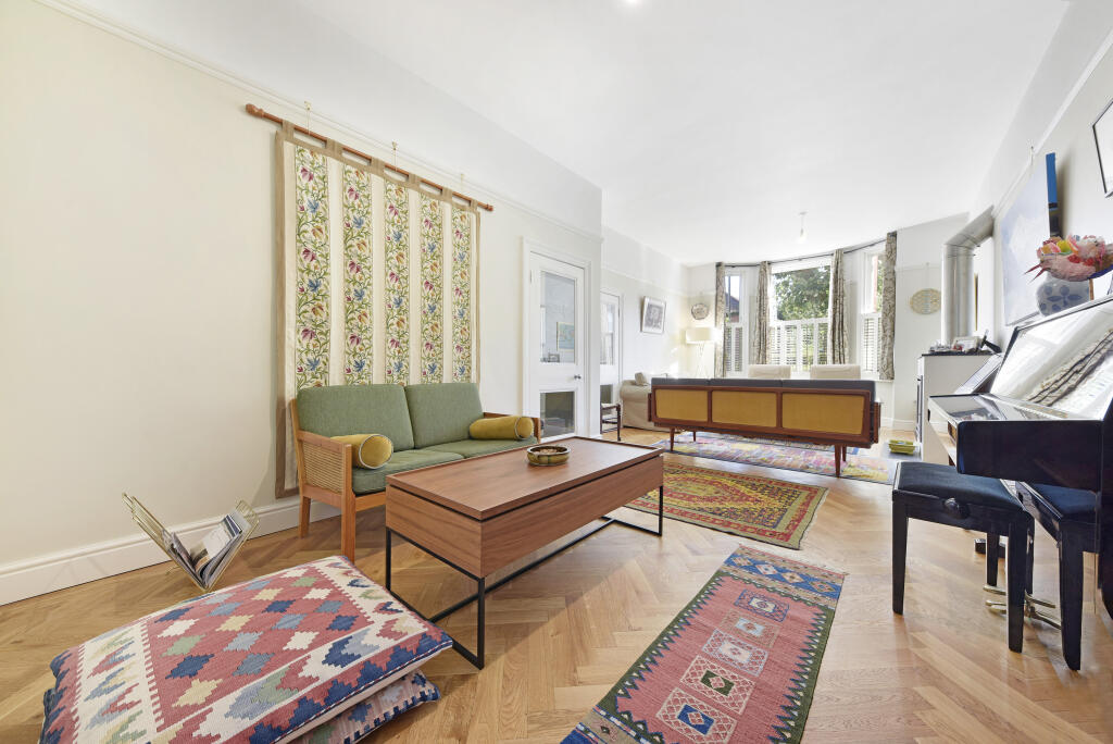 House in London - View 5