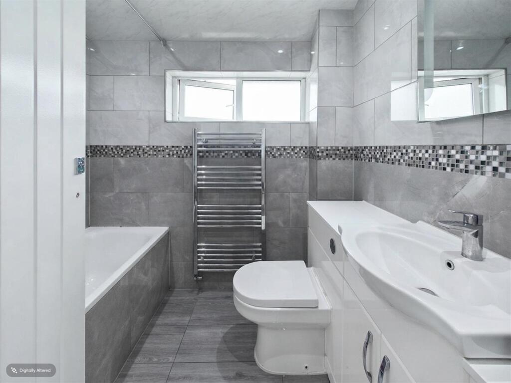 House in Redhill - View 4