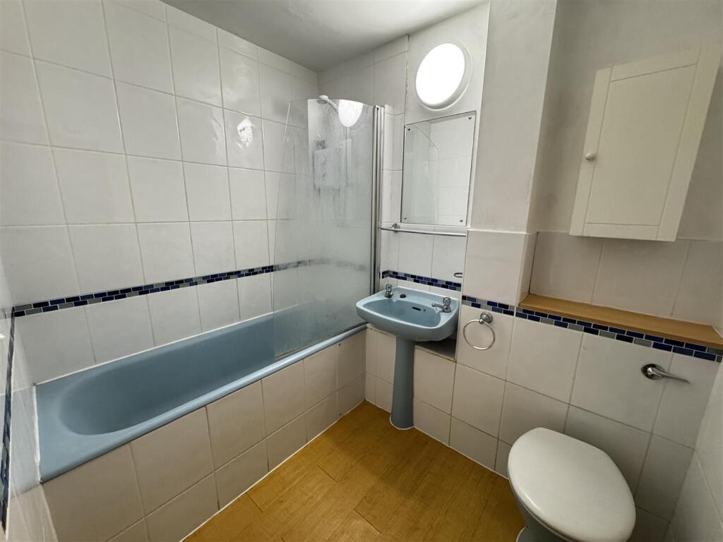 Apartment in Dunstable, Central Bedfordshire - View 5