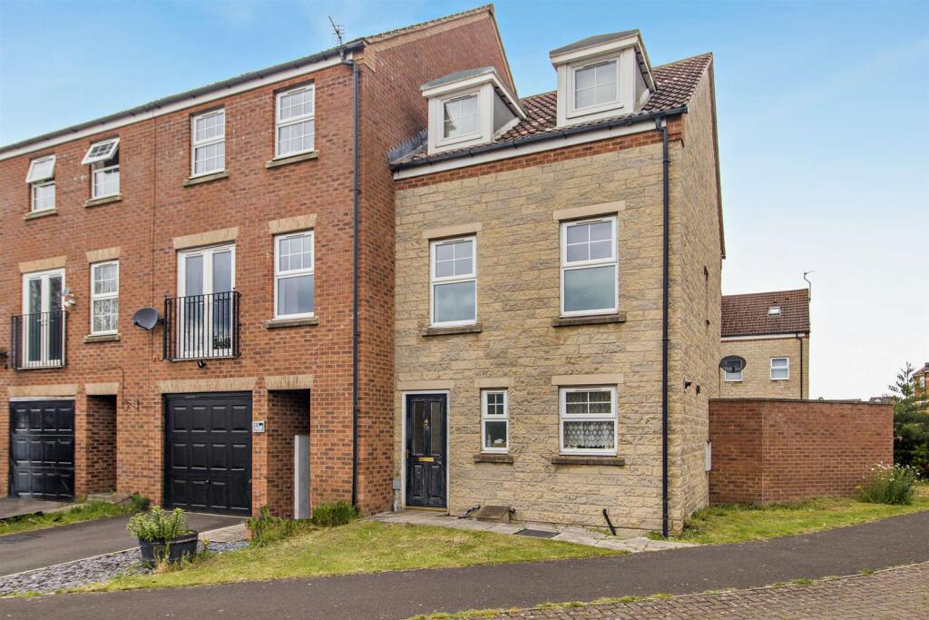 Main image of property: Woodcross Avenue, Scunthorpe
