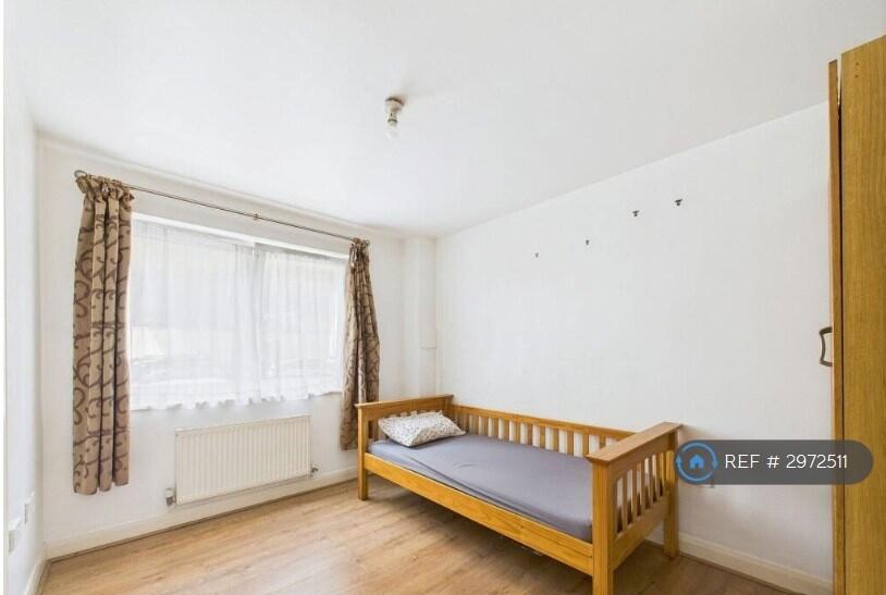 Apartment in Watford - View 4