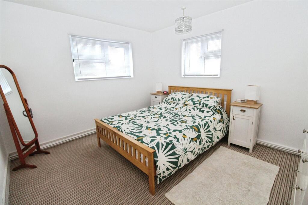 Apartment in Southampton, Mansel Park - View 3