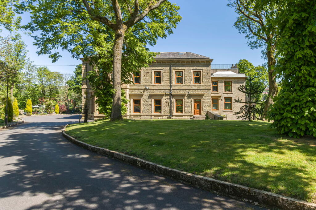 Greenacres Lodge, Greenacres Road, Oldham OL4 3EY photo 2