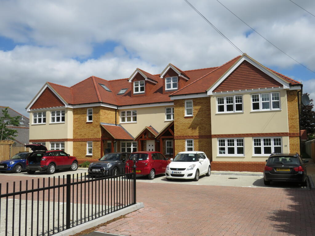 Main image of property: London Road, Aston Clinton, Aylesbury