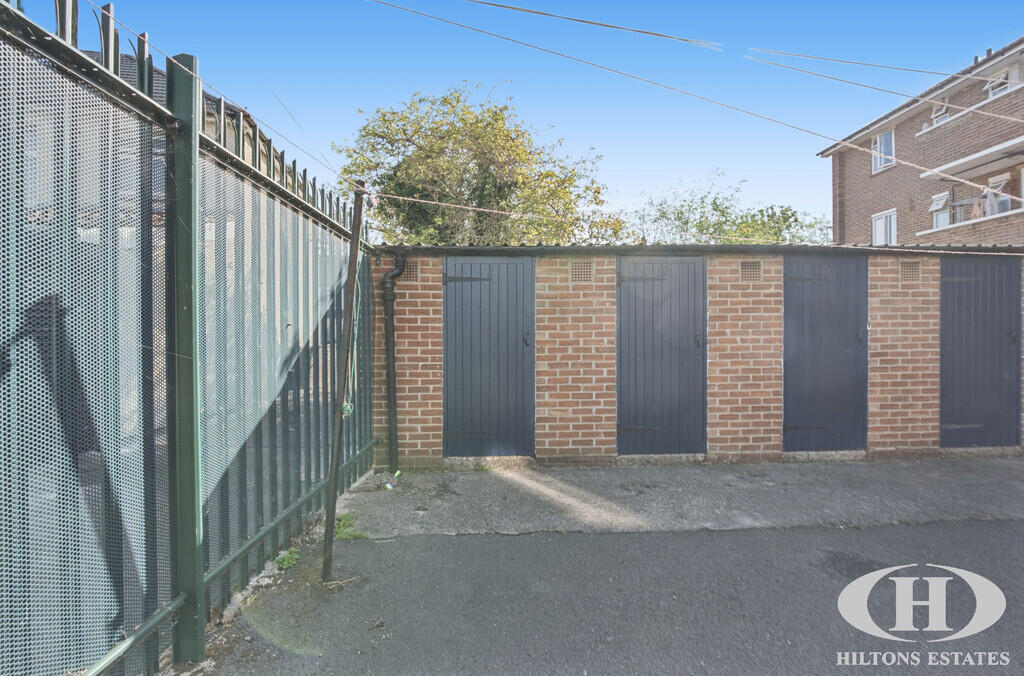 Apartment in Southall - View 2