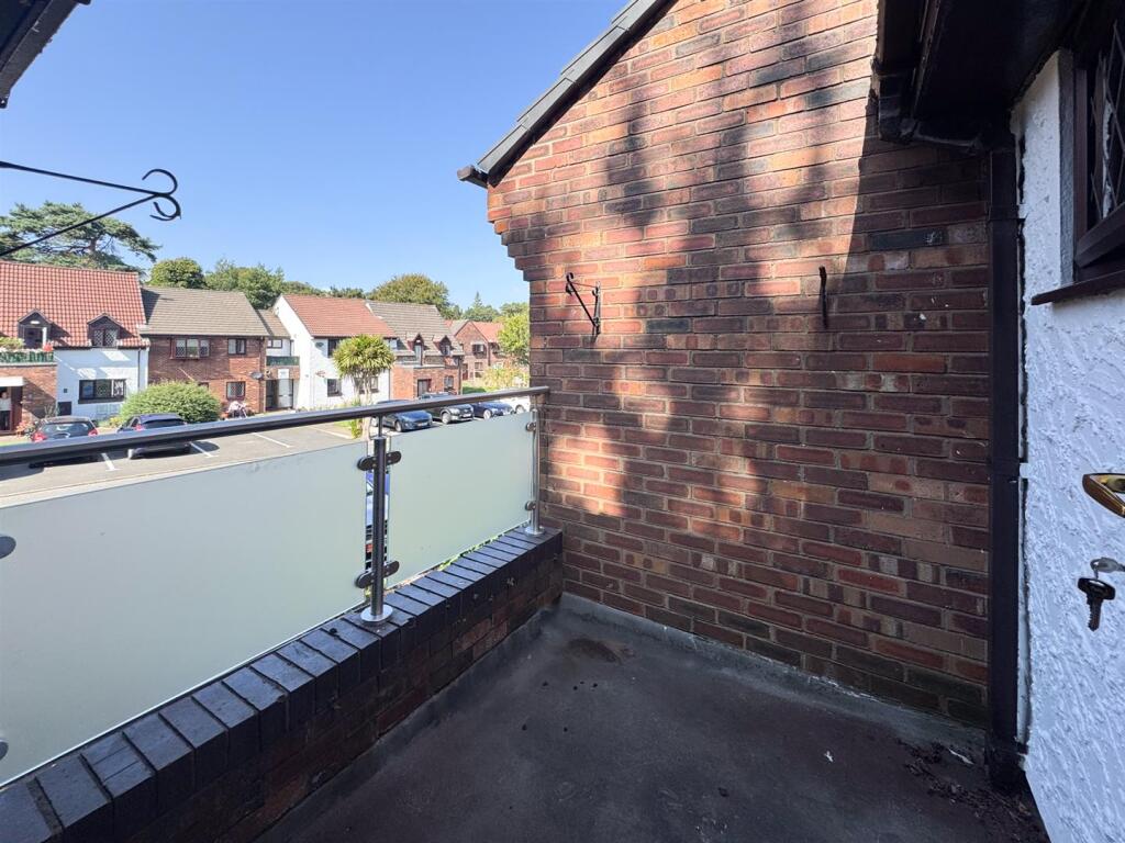 Apartment in Douglas, Willaston - View 3