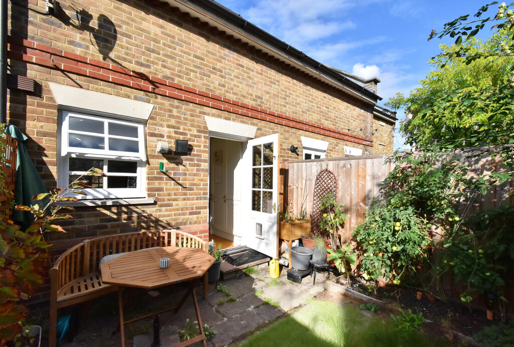 House in London - View 2