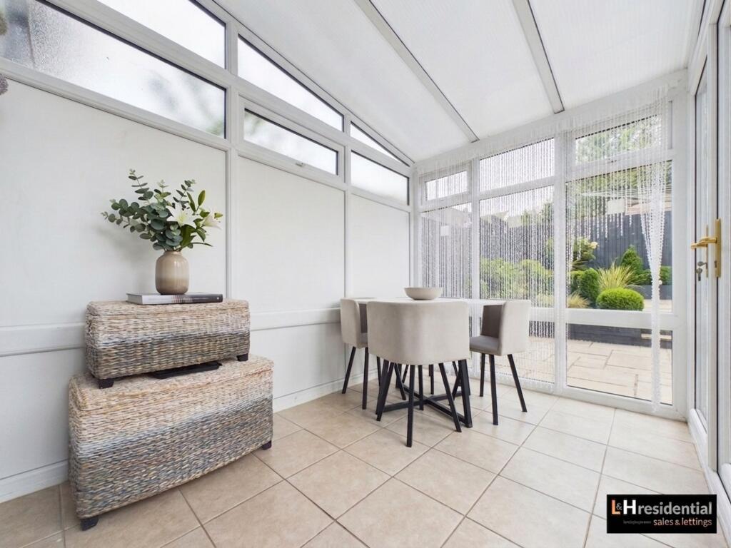 Apartment in Borehamwood, Elstree and Borehamwood - View 4