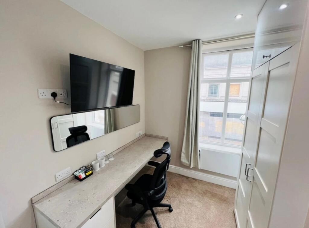 Apartment in Stoke-on-Trent - View 2