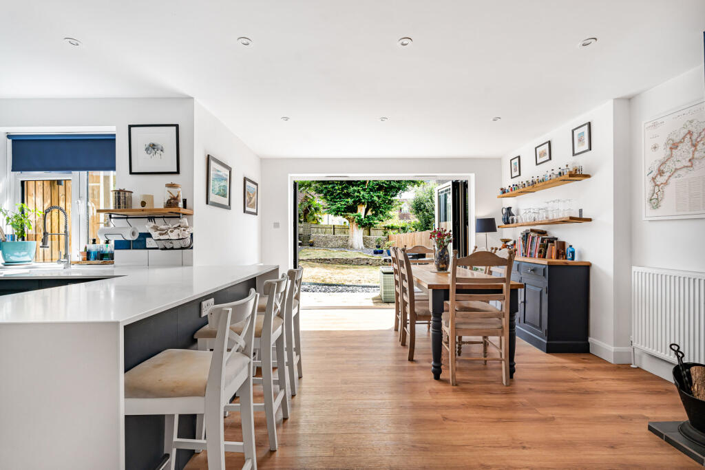 House in Gloucester - View 5