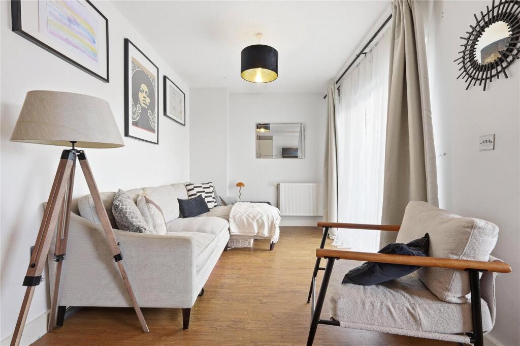 Apartment in Enfield - View 4