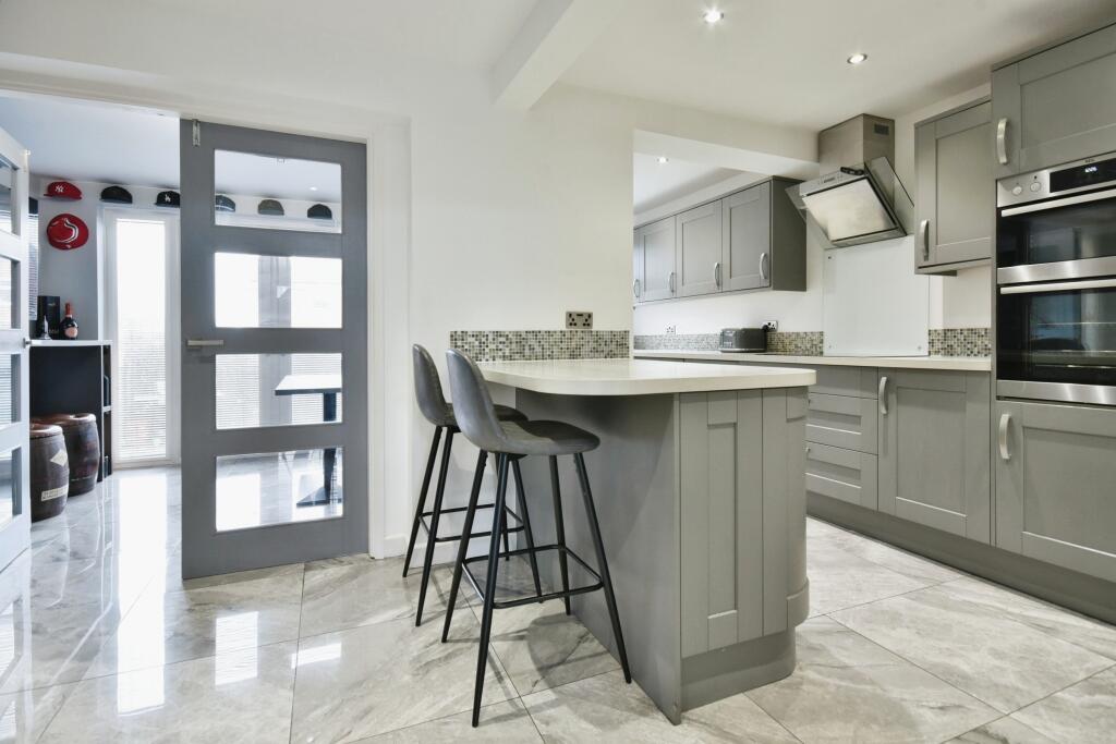 Amberwood, Chadderton, Oldham, OL9 photo 3