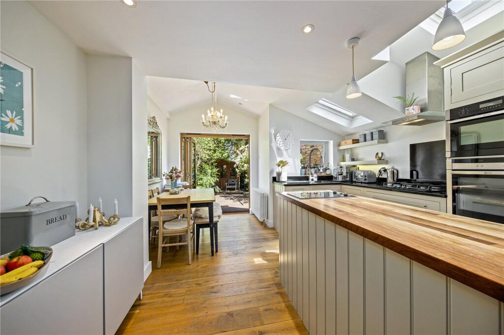 House in London, Whitton - More
