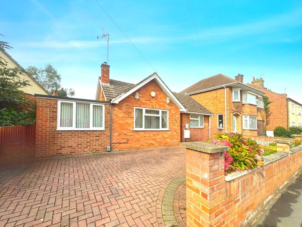 2-bed detached on Crown Street, Peterborough, PE1, £240,000