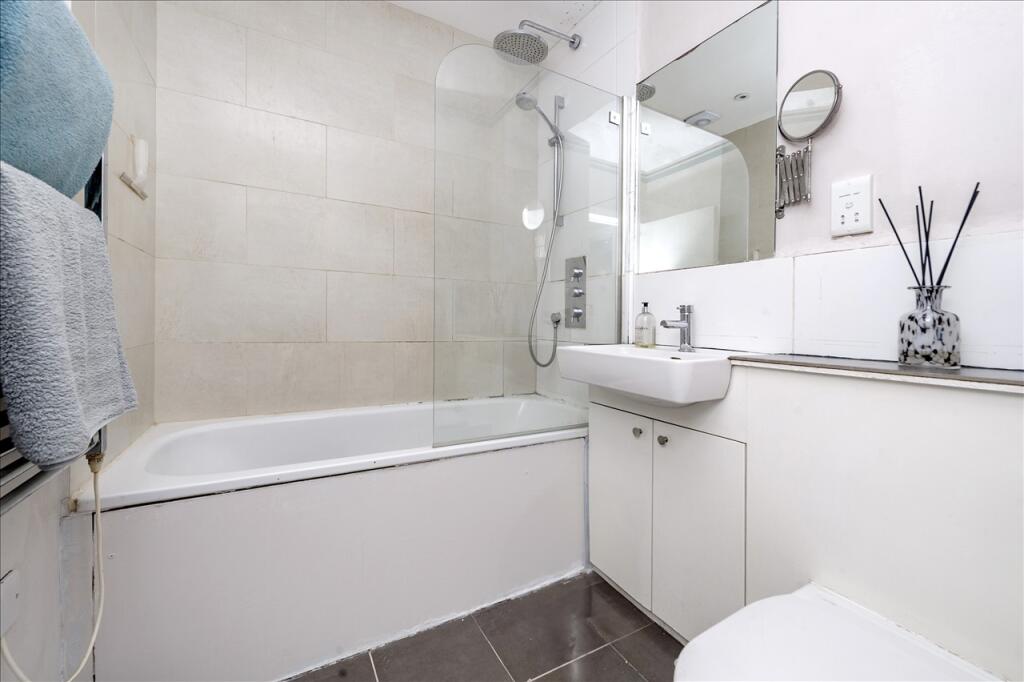 Apartment in London - View 4