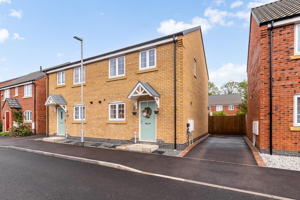 3-bed semi-detached on Falcon Avenue, Deeping St Nicholas, £215,000