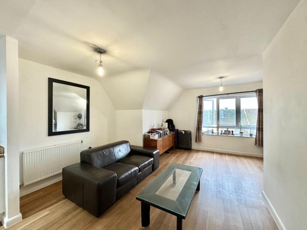 Featherstone Court, Southall photo 3