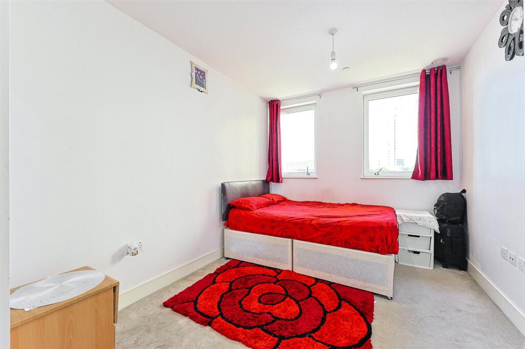 Apartment in Southall - View 5