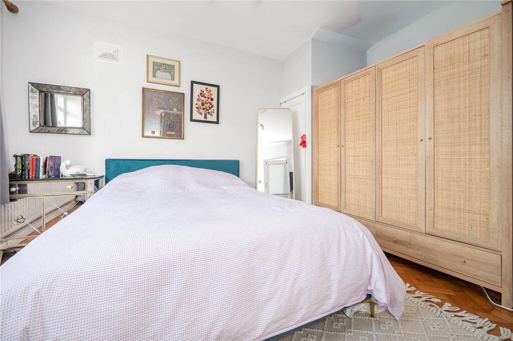 Apartment in London - More