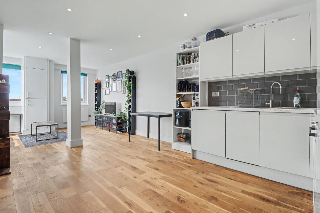 Apartment in Southampton - View 5