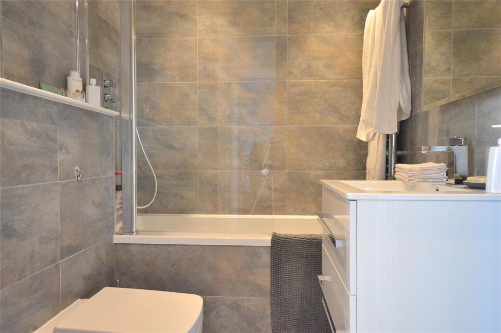 Apartment in Redhill - View 4