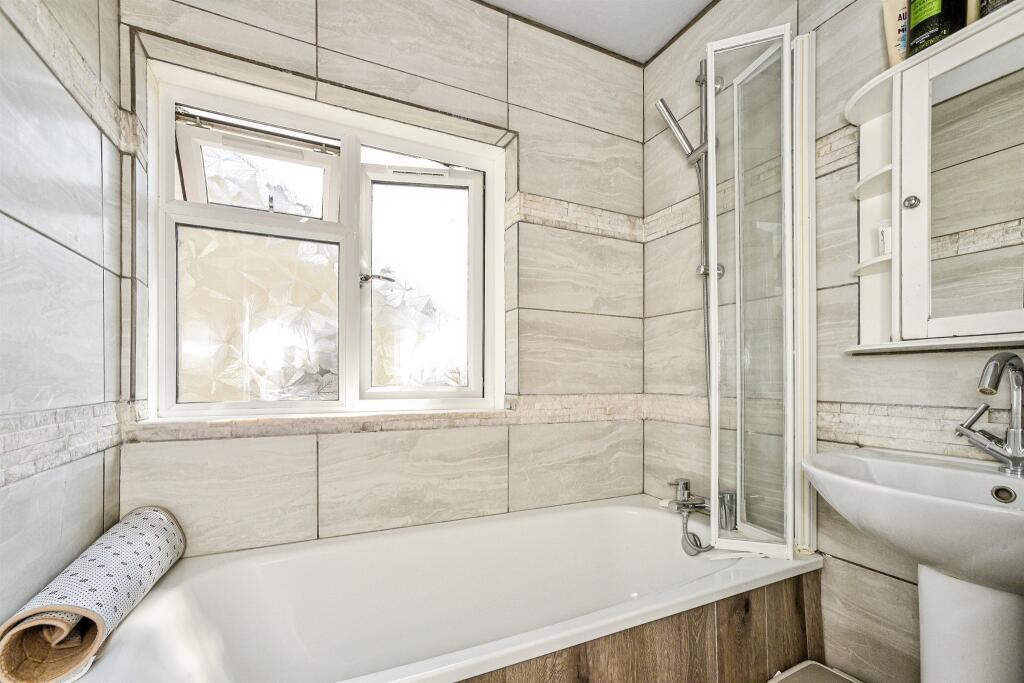 Coronation Road, Durrington, SALISBURY - View 4