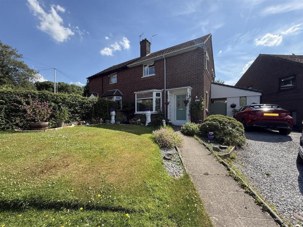 3-bed semi-detached on Chester Avenue, Dukinfield, £245,000