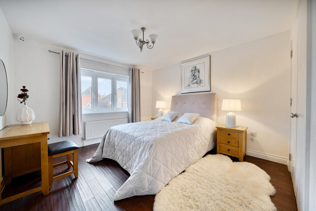 House in Guildford, Queen Elizabeth Park, Bellfields - View 5