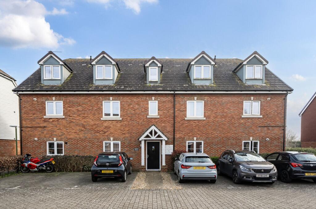 Apartment in Chichester, Tangmere - View 2
