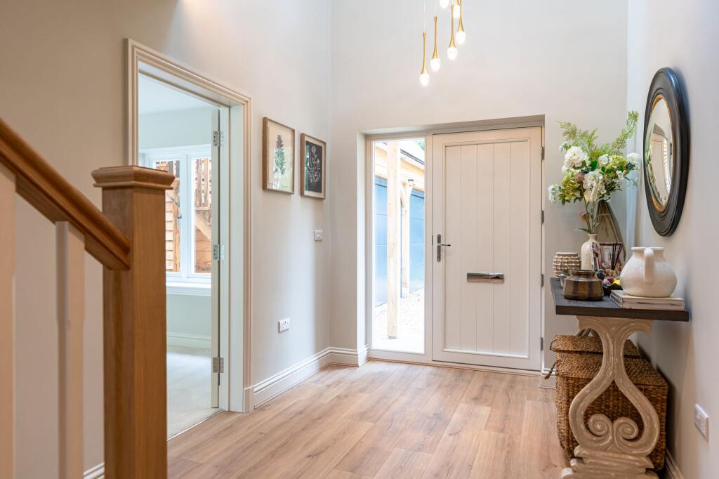 New Lincoln Meadow, Standlake, OX29 - More