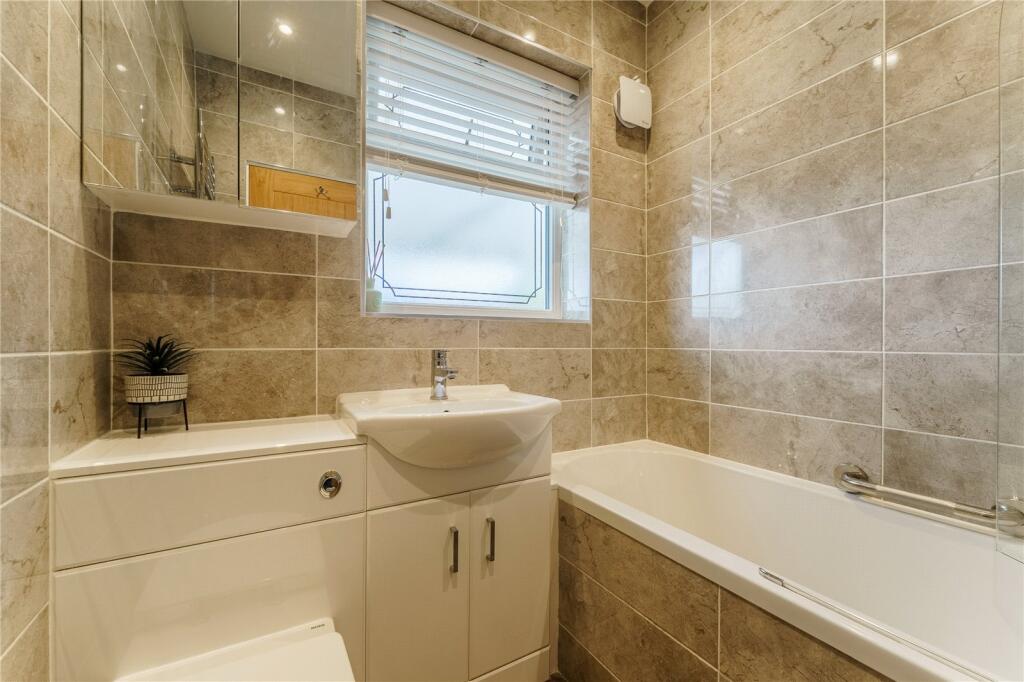 House in Wakefield, Little Hemsworth, Hemsworth - More