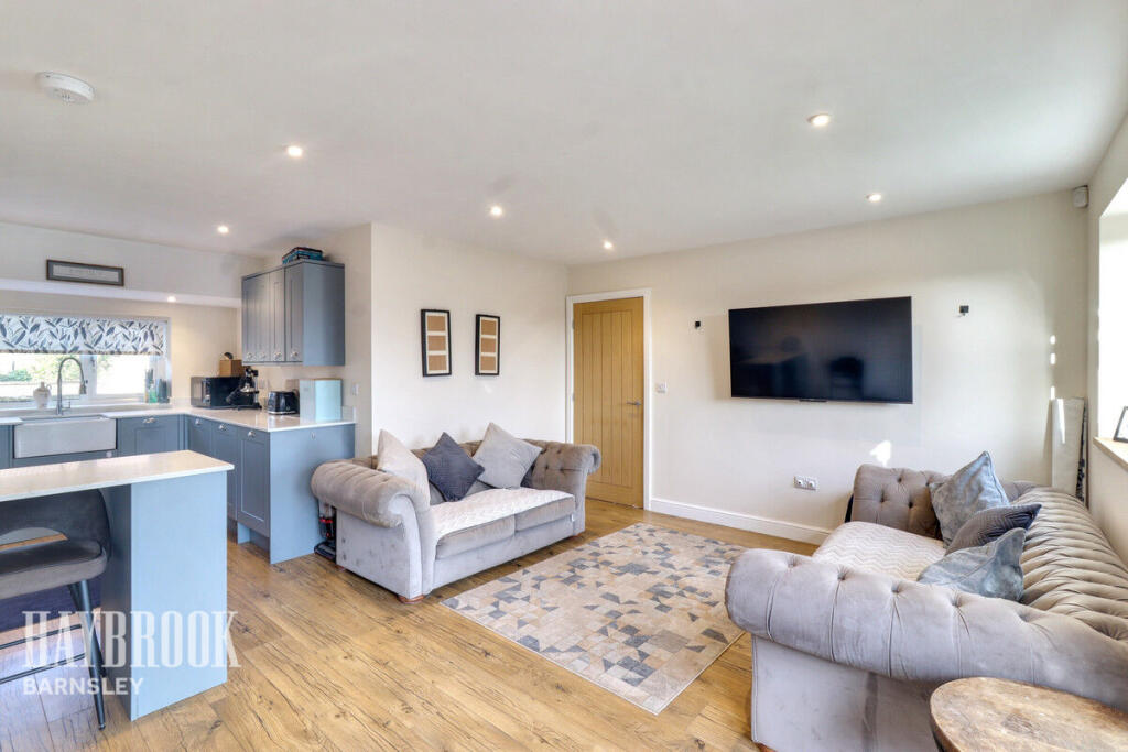 2a Selbourne Close photo 4