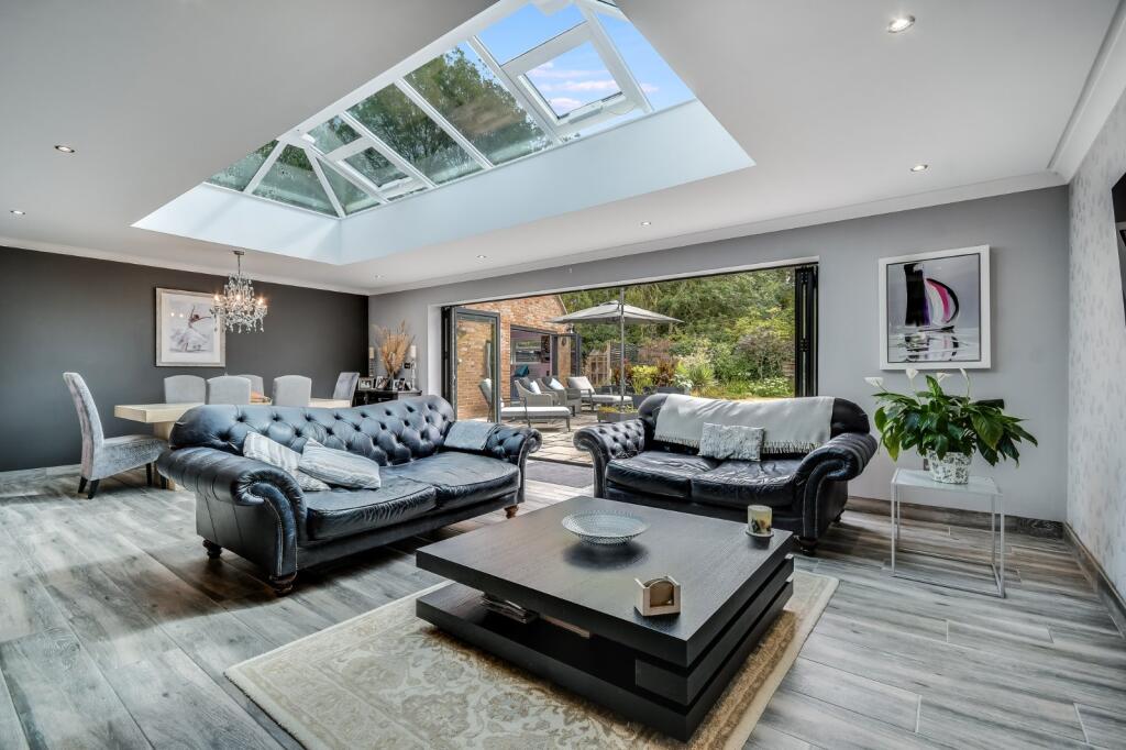 House in Chelmsford, East Hanningfield - More