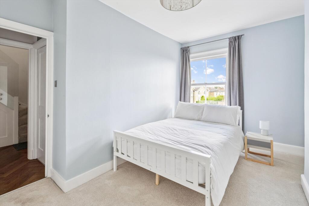 Apartment in Twickenham - More