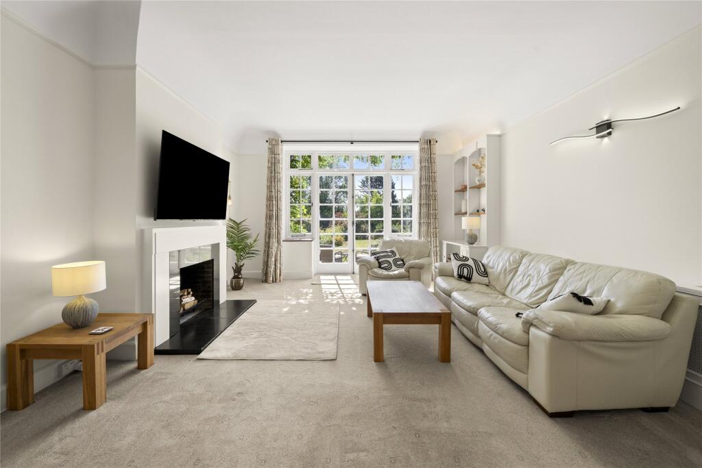 House in Horsham, Bucks Head, Lower Beeding - View 4