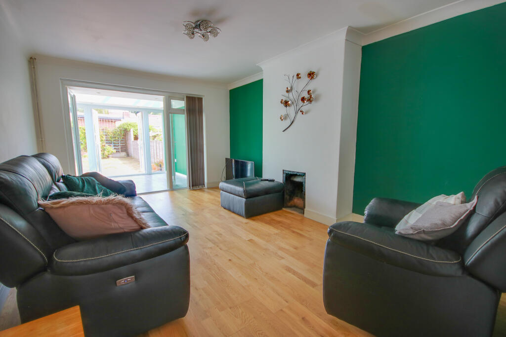 Main image of property: TOWNHILL PARK! NO FORWARD CHAIN! EXTENDED! GARAGE!